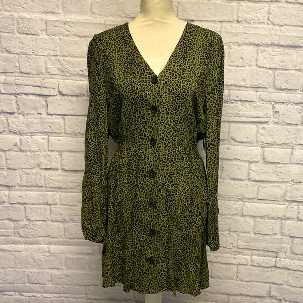 NWT Abound Nordstrom Leopard Print V-Neck Dress Size Medium